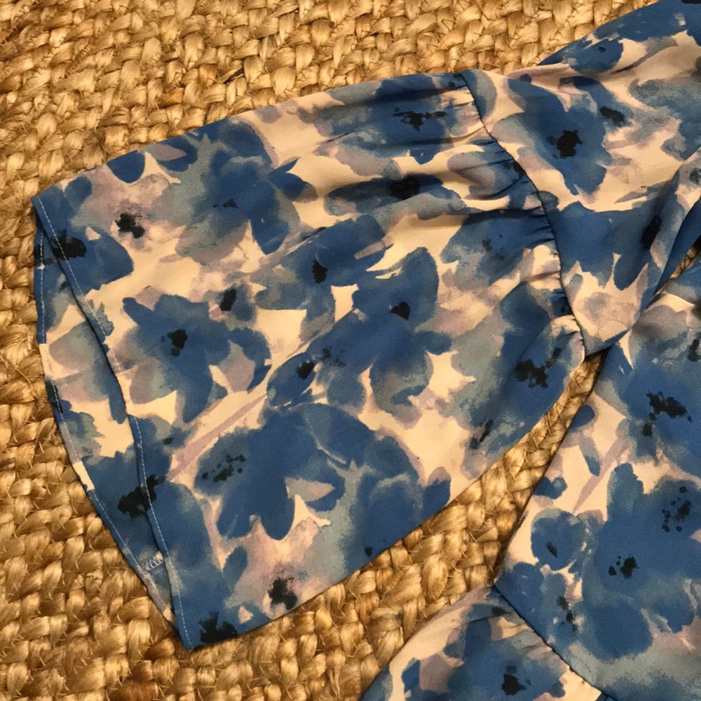 Printed Bell-Sleeve Top - Picture 3 of 5